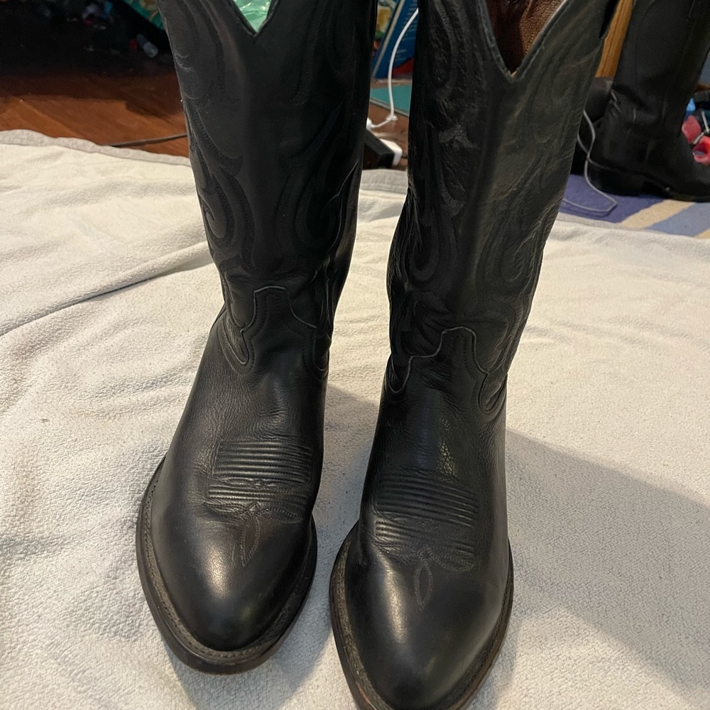 Black Tony Lama cowboy boots
